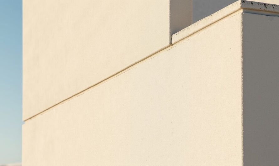 Crépi gratté : méthodes, coût et astuces pour une façade impeccable